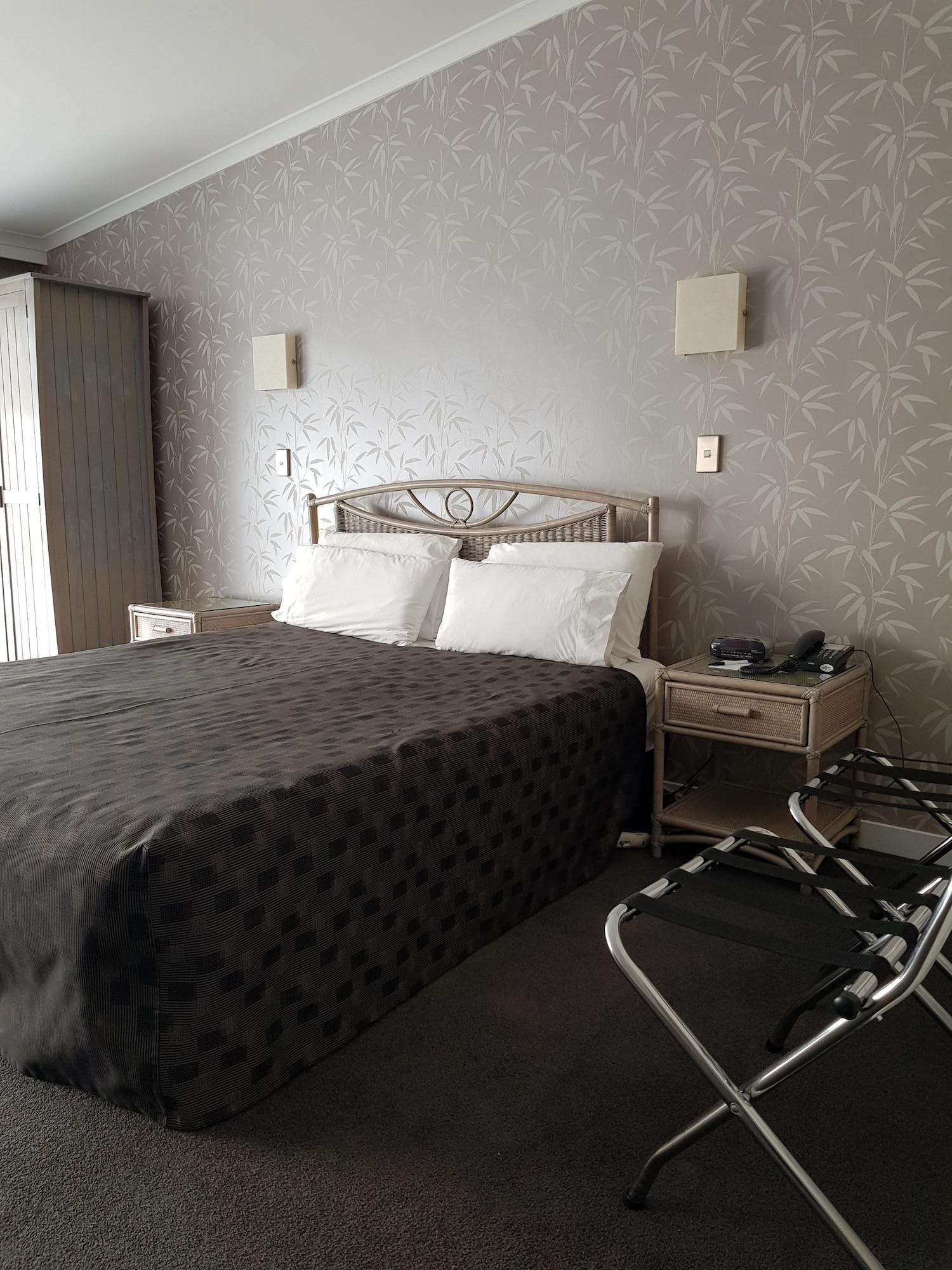 The Avenue Hotel Whanganui Exterior photo