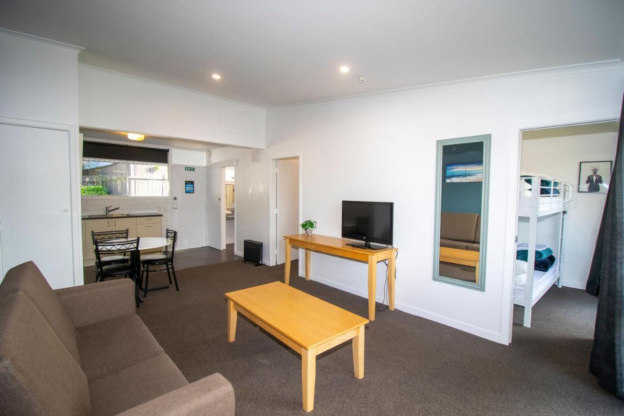 The Avenue Hotel Whanganui Exterior photo